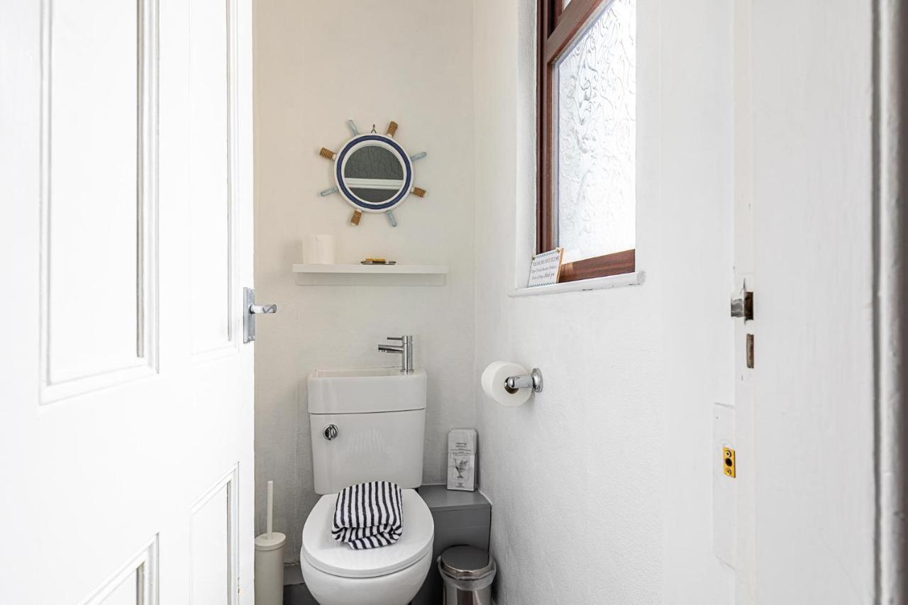 Rovers' Retreat Whitby George Street Ngoại thất bức ảnh