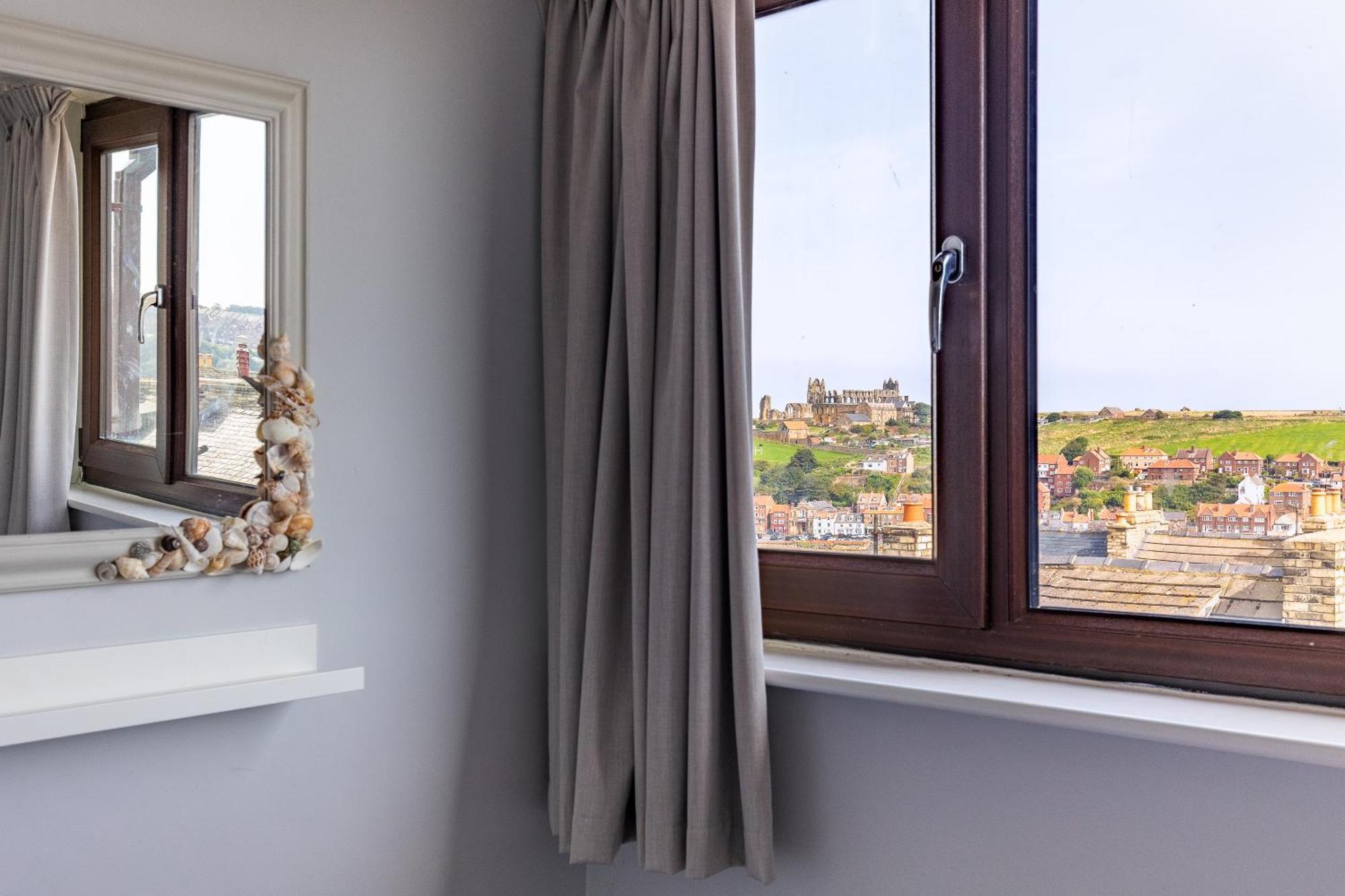 Rovers' Retreat Whitby George Street Ngoại thất bức ảnh