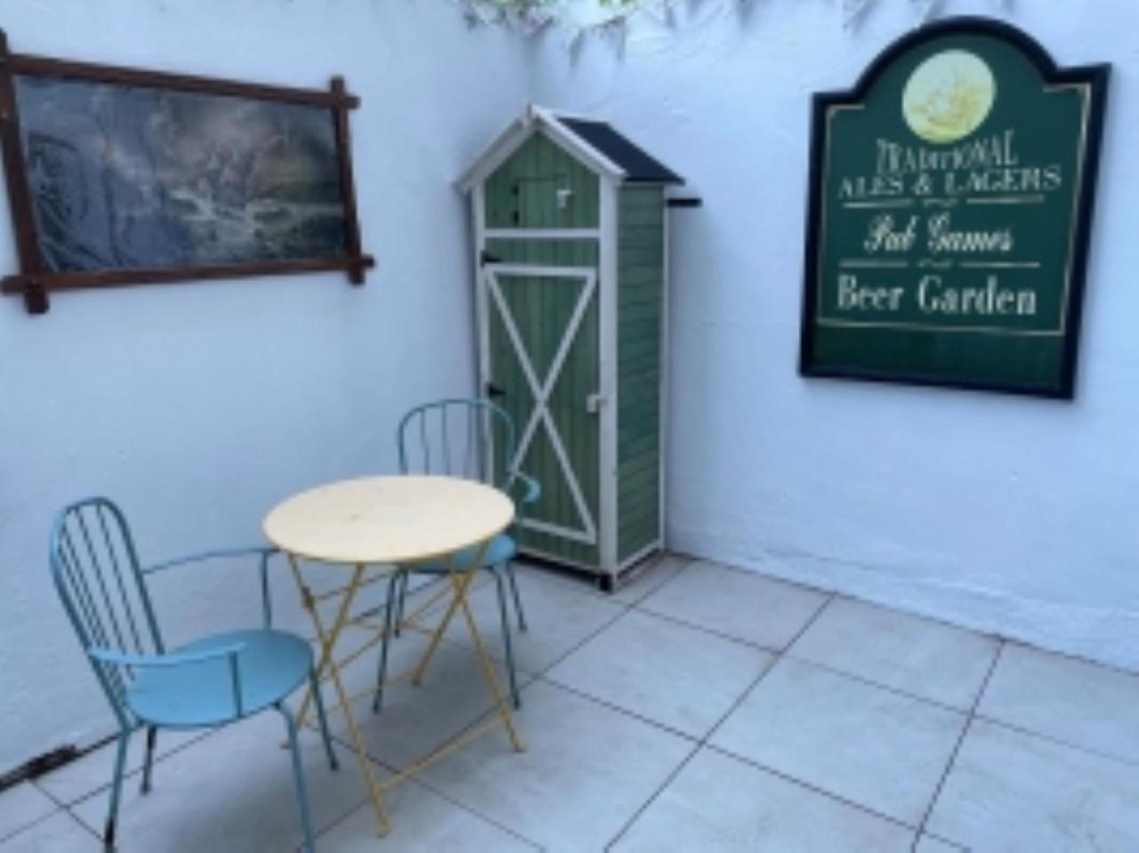Rovers' Retreat Whitby George Street Ngoại thất bức ảnh